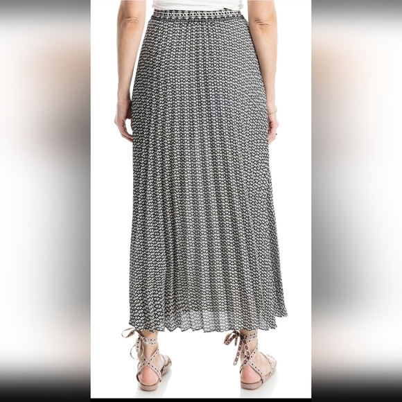 Max Studio Black and White Geo Print Maxi Skirt - Picture 2 of 4